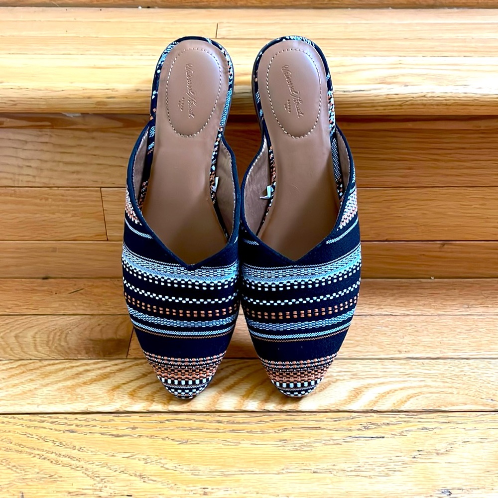 Women’s Black Embroidered Mules Flats Size 8.5 Excellent Condition
